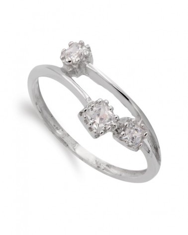 Sortija oro blanco 18k tres circonitas cuadradas 7,5mm