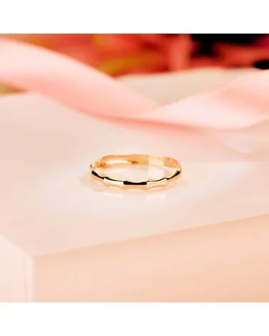 Sortija oro blanco 18k lisa ondulada zafiro 2mm
