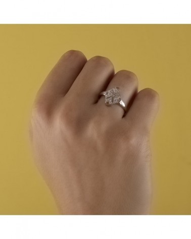 Sortija oro blanco 18k motivo rombo calado circonitas