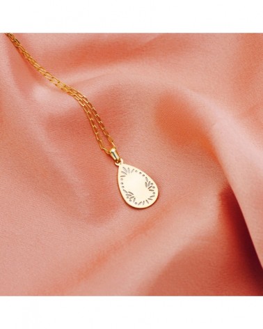 Medalla oro blanco 18k gota nácar Virgen niña 19x12 mm