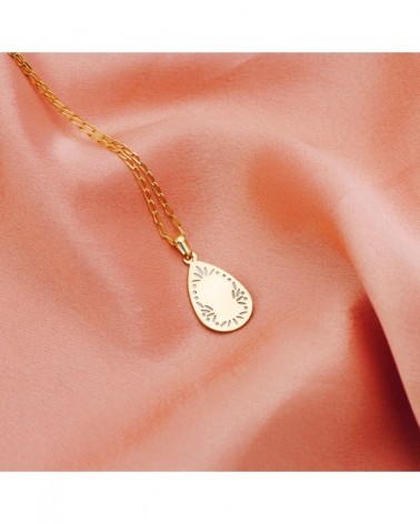 Medalla oro blanco 18k gota nácar Virgen niña 19x12 mm