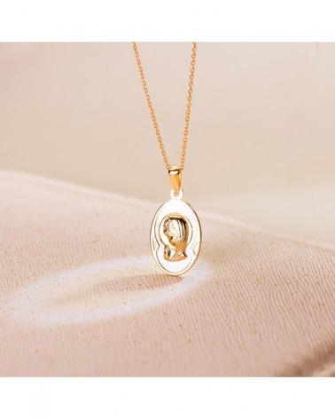 Medalla oro blanco 18k Virgen niña nácar 17x12mm