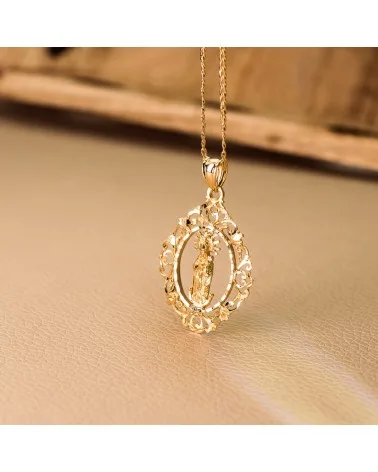 Medalla oro 18k Virgen de Almudena cerco calado 37x27mm