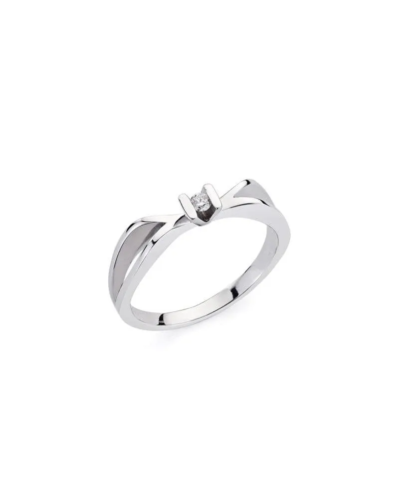 Sortija oro blanco 18k diamante diseño cruzado 5mm