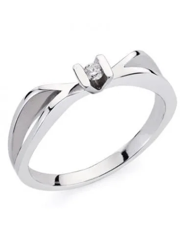 Sortija oro blanco 18k diamante diseño cruzado 5mm