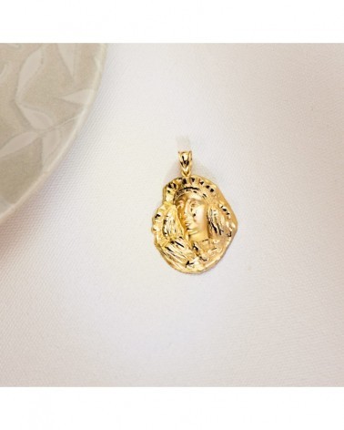 Medalla oro 9k Esperanza de Triana silueta tallada 28x20mm
