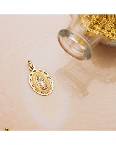 Medalla oro 18k Virgen de Guadalupe cerco calado 23x14 mm