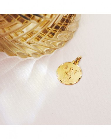 Medalla oro 18k Virgen de África tallada 18mm