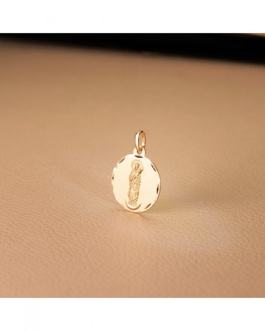 Medalla oro 18k Virgen de la Almudena tallada 18mm