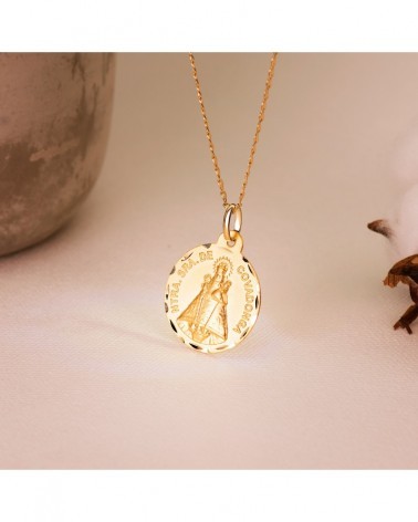 Medalla Virgen de Covadonga oro 18k 22mm tallada