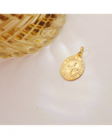 Medalla Virgen Covadonga oro 18k escapulario 20x14 mm