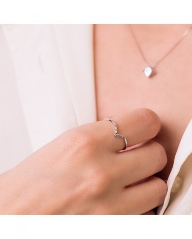 Sortija de oro blanco de 18k
