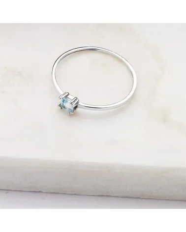 Sortija oro blanco 18k aguamarina natural 4x3mm