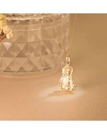 Medalla oro 18k Virgen del Rocío tallada 28x18mm