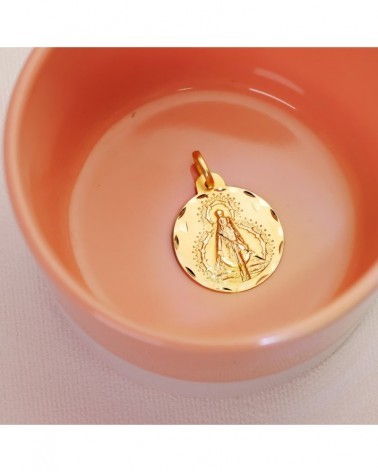 Medalla oro 18k Virgen de la Cabeza tallada 22mm