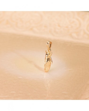Colgante oro 18k cigarra Camarga 19x9mm