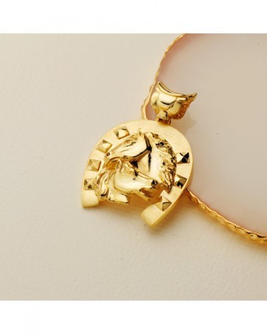 Colgante oro 18k herradura con caballo 35x32 mm