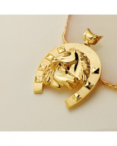 Colgante oro 18k herradura con caballo 50x44mm