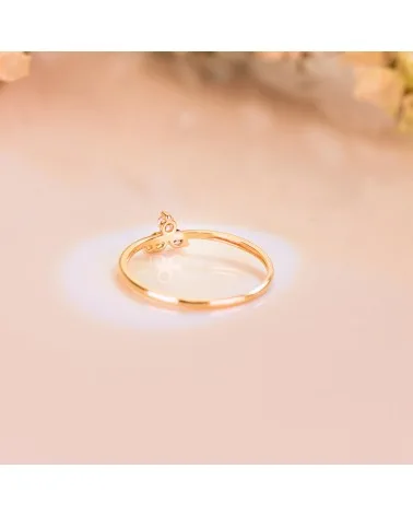 Sortija oro 18k amarillo triángulo con circonitas colores