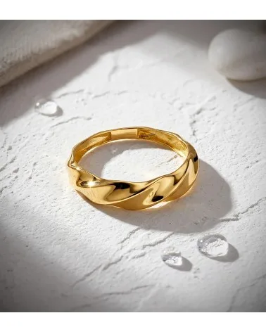 Sortija oro 18k amarillo lisa cuerpo reliado brillo