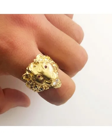 Sello oro 18k amarillo cabeza de leon con circonita y ojos