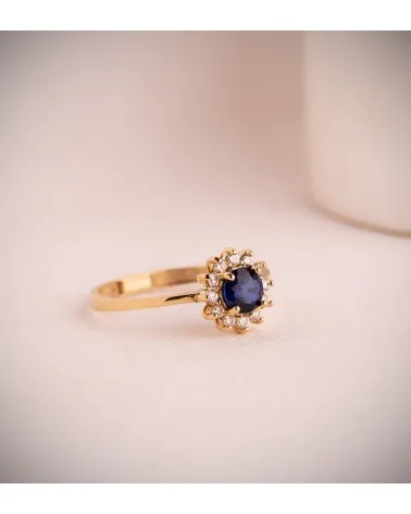 Sortija oro 18k amarillo rosetón zafiro y diamantes de laboratorio