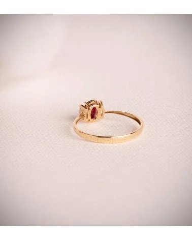 Sortija oro 18k amarillo rubí fino 6x4 mm