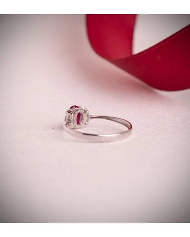 Sortija oro 18k blanco rubí fino 6x4 mm