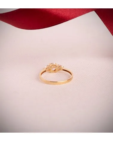 Sortija oro 18k amarillo diamantes de laboratorio talla pera 0,79 quilates