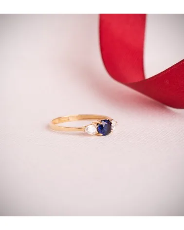 Sortija oro 18k amarillo diamantes de laboratorio talla pera 0,29 quilates zafiro