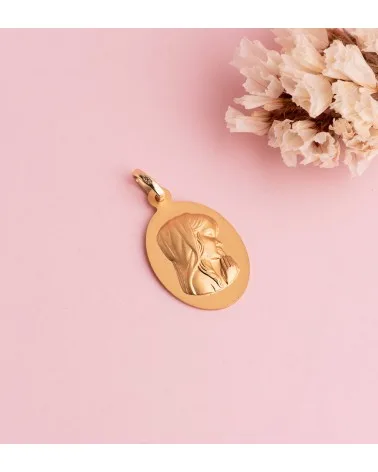 Medalla oro 18k amarillo Virgen Niña oval lisa matizada