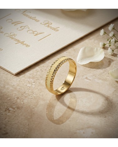 Alianza oro 18k amarillo mate y bordes diamantados 4 mm 0,8 mm