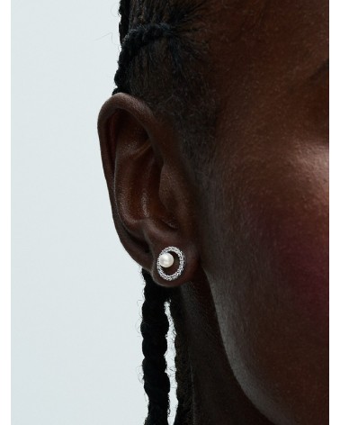 Pendientes de Botón Perla Cultivada de Agua Dulce Tratada y Halo de Pavé Pandora 293154C01 - foto 2