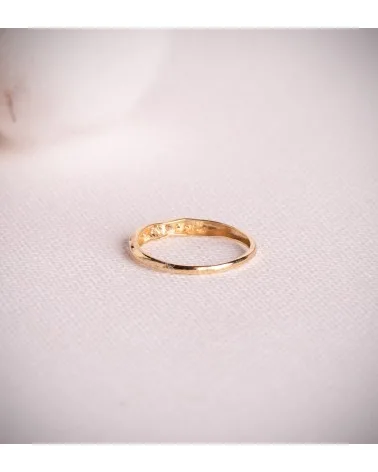 Sortija oro 18k amarillo reliada con diamantes