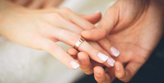 consejos-elegir-alianzas-boda-668x400x80xX-1-556x281.jpg