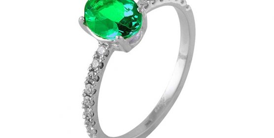 anillo-de-esmeralda-y-diamantes-1-556x281.jpg