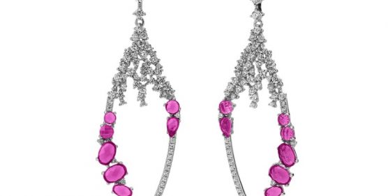 pendientes-white-and-red-2-556x281.jpg